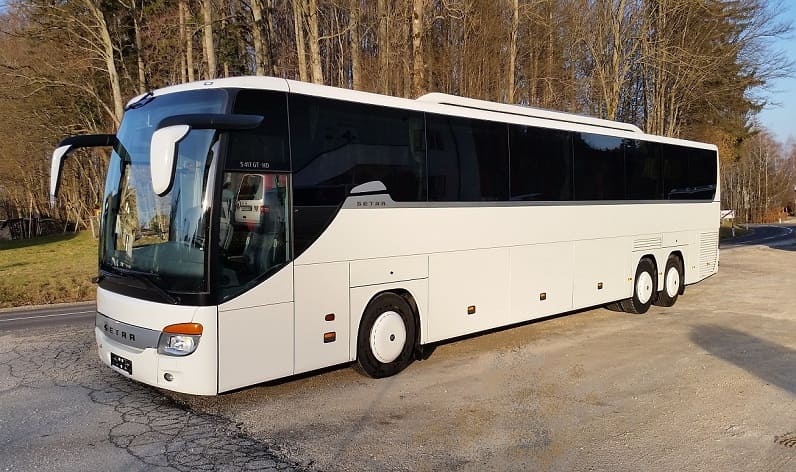 Bourgogne-Franche-Comté: Buses hire in Mâcon in Mâcon and France